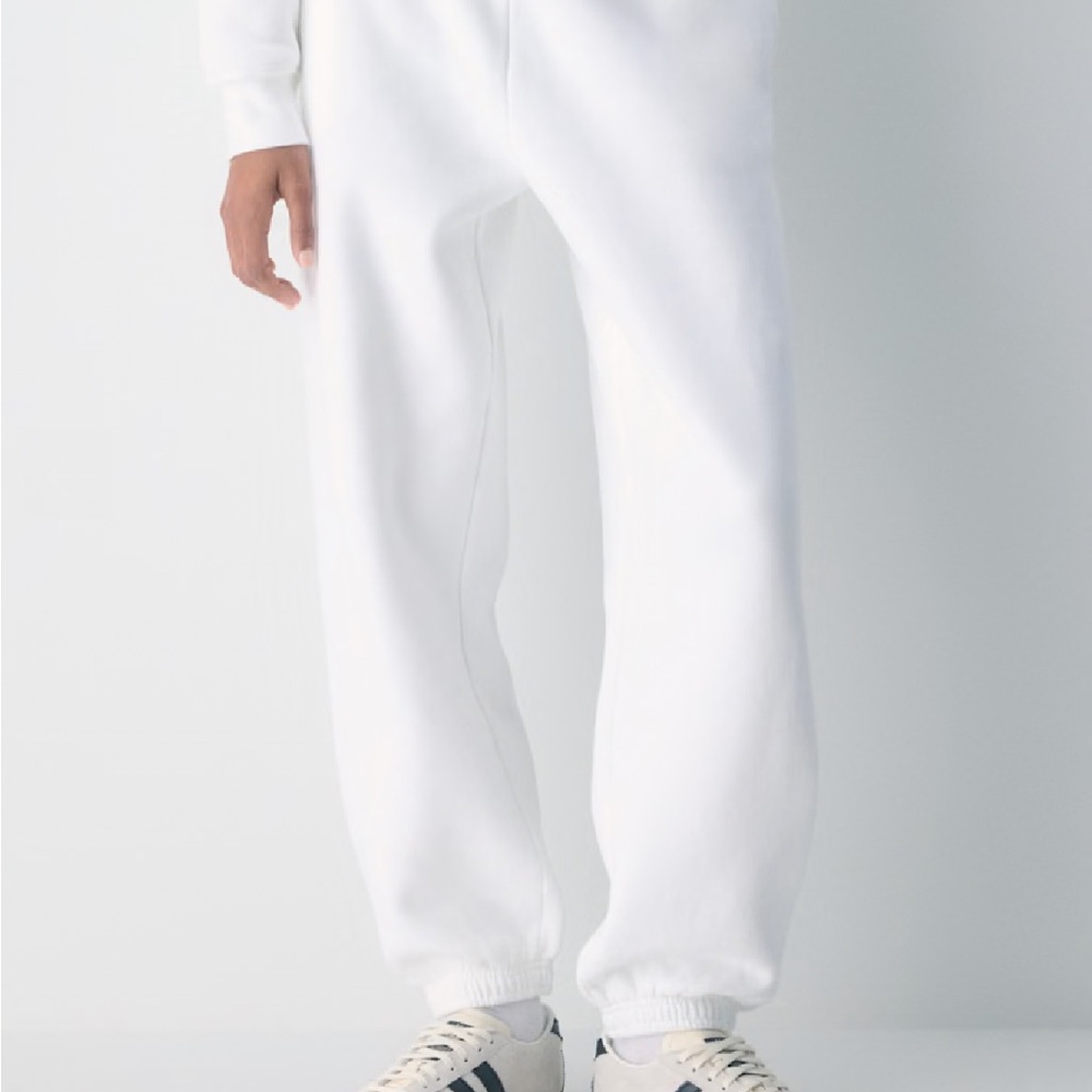 Aritzia women’s Crisp White Joggers